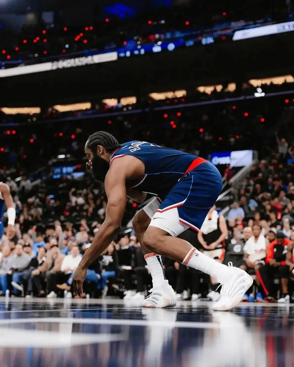哈登迎来十二赛季高光表现，SKT球迷沸腾！(nba总决赛录像回放)