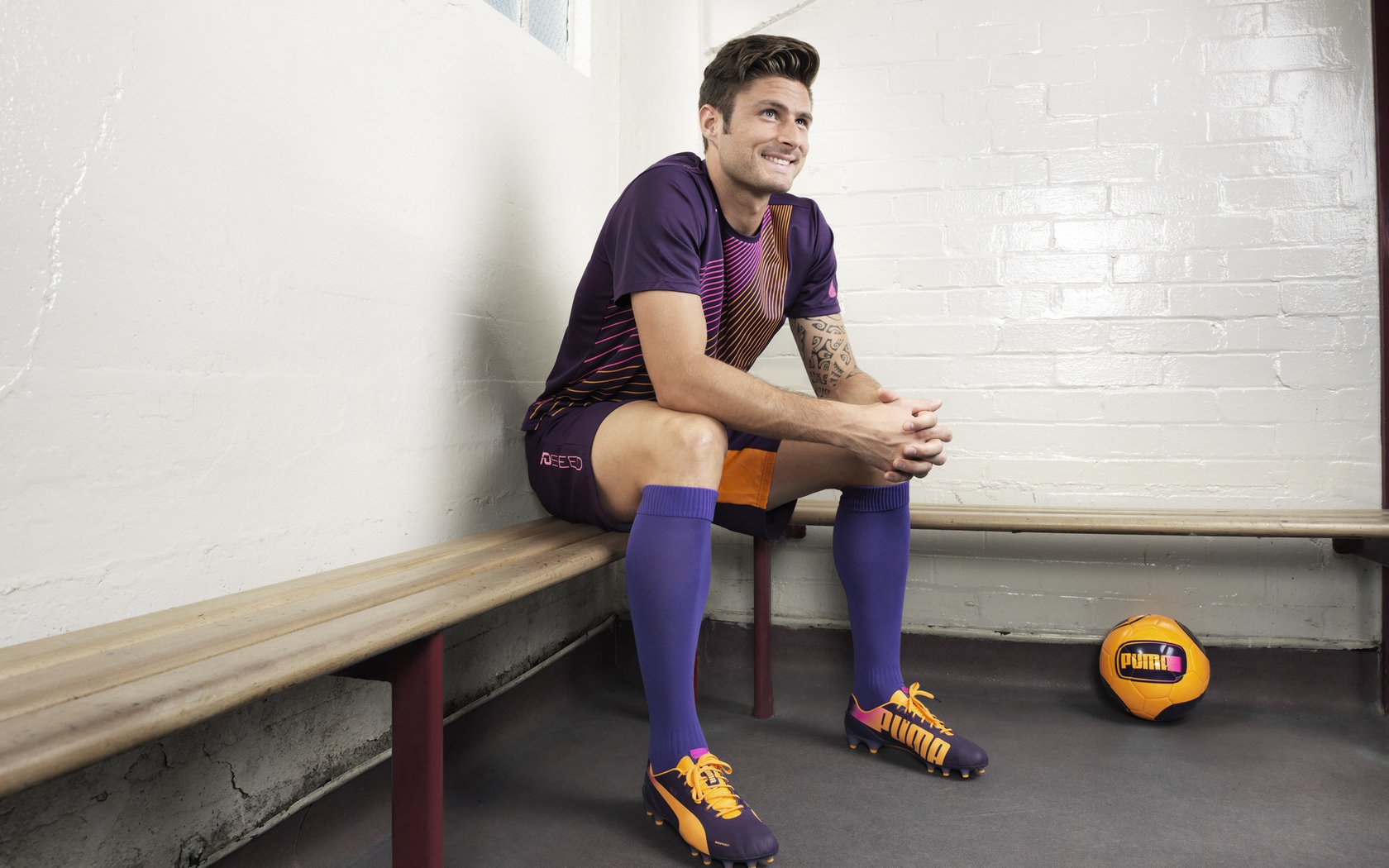 西亚卡姆在巴塞罗那比赛中突破纪录，比分优势明显引发热议！